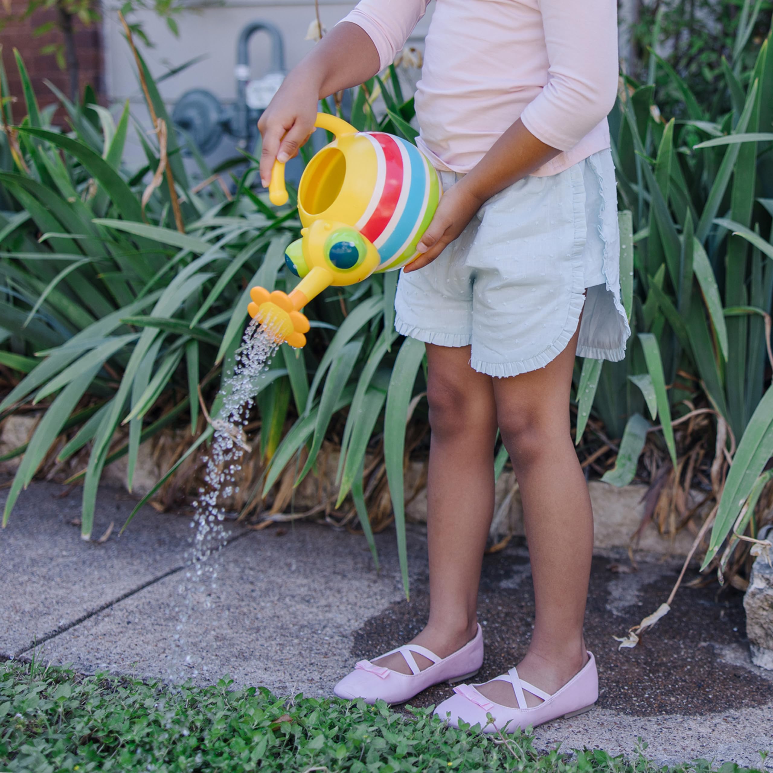 Melissa & Doug Sunny Patch Giddy Buggy Watering Can for Kids